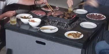 CHARBOX, Lustiges Pack (1–4 Personen) Einweg-Grill, tragbar, gebrauchsfertig, hält 3 Stunden. Recycelbar, Grillgrill, umweltfreundlich – ideal für Camping, Heckklappe und Hinterhofpartys. ! 1678060498 121 CHARBOX Lustiges Pack 1–4 Personen Einweg Grill tragbar gebrauchsfertig haelt 3 - CHARBOX, Lustiges Pack (1–4 Personen) Einweg-Grill, tragbar, gebrauchsfertig, hält 3 Stunden. Recycelbar, Grillgrill, umweltfreundlich – ideal für Camping, Heckklappe und Hinterhofpartys. !