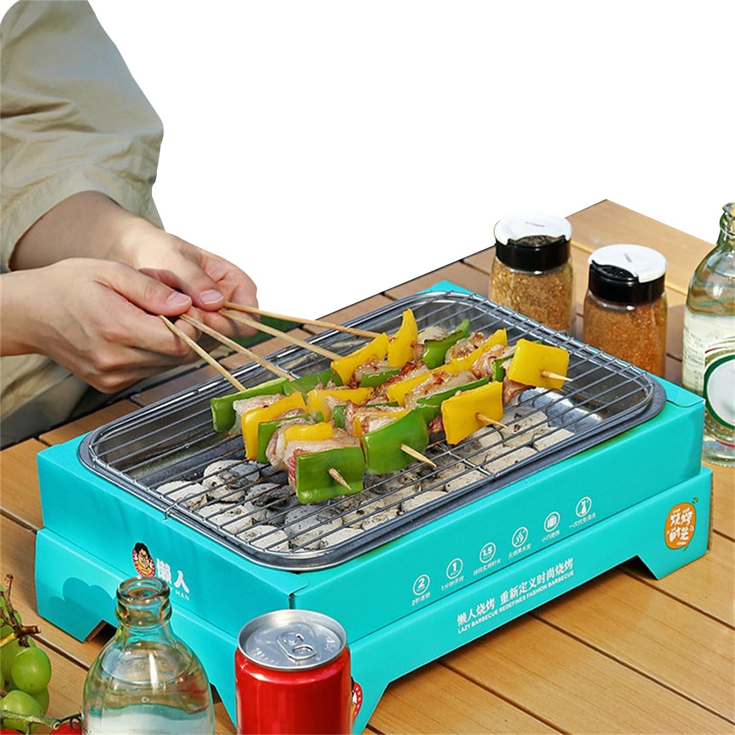 Einweggrill, tragbarer Mini-Holzkohlegrill New Home Kleiner Grill, tragbarer Grill Barbecue-Grillset für das Kochen im Innen- und Außenbereich Leichtes, gebrauchsfertiges Instant-Grillset mit 30 Holzk